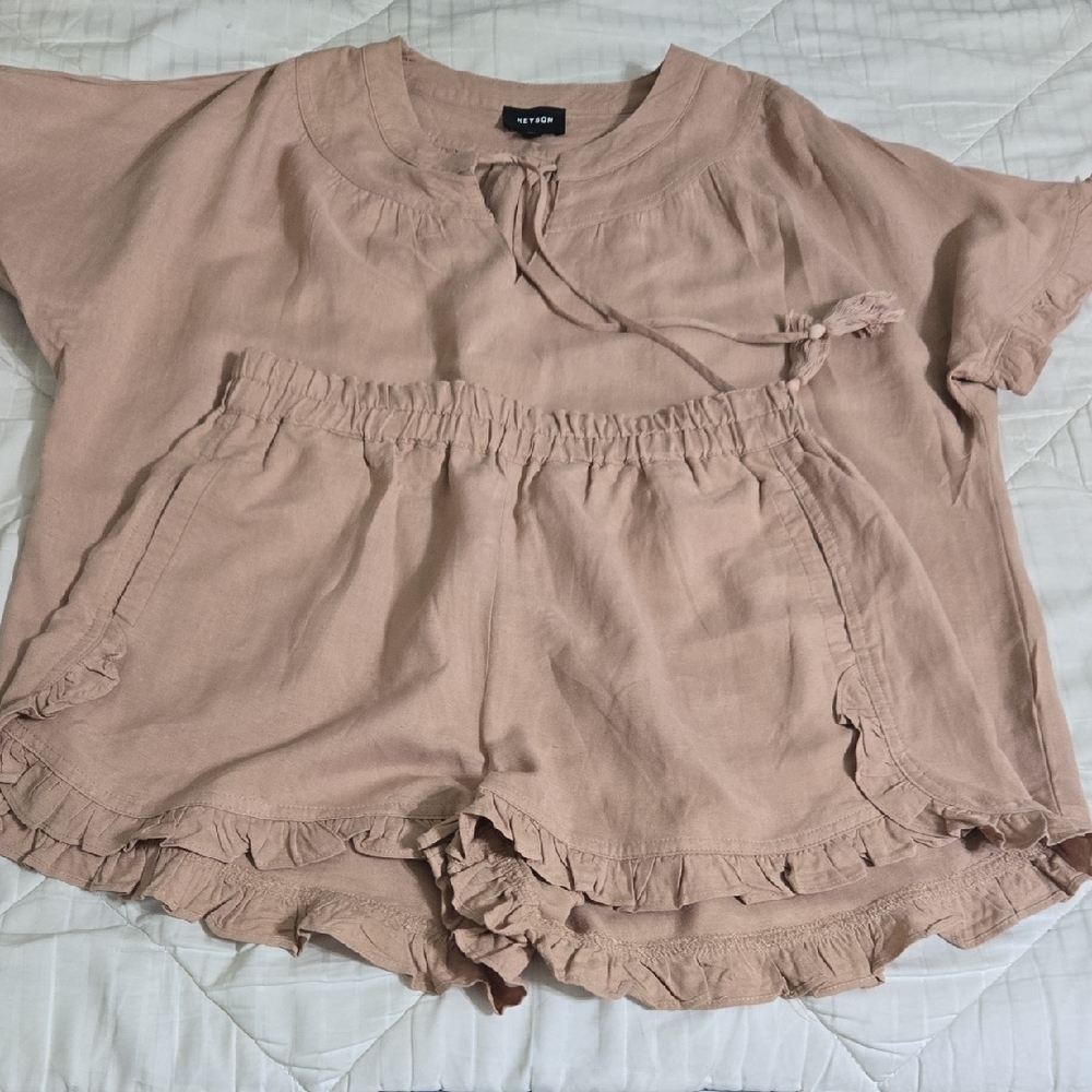 Heyson 2pc Short Set. Size Large. Light Tan Color. Discount Shipping